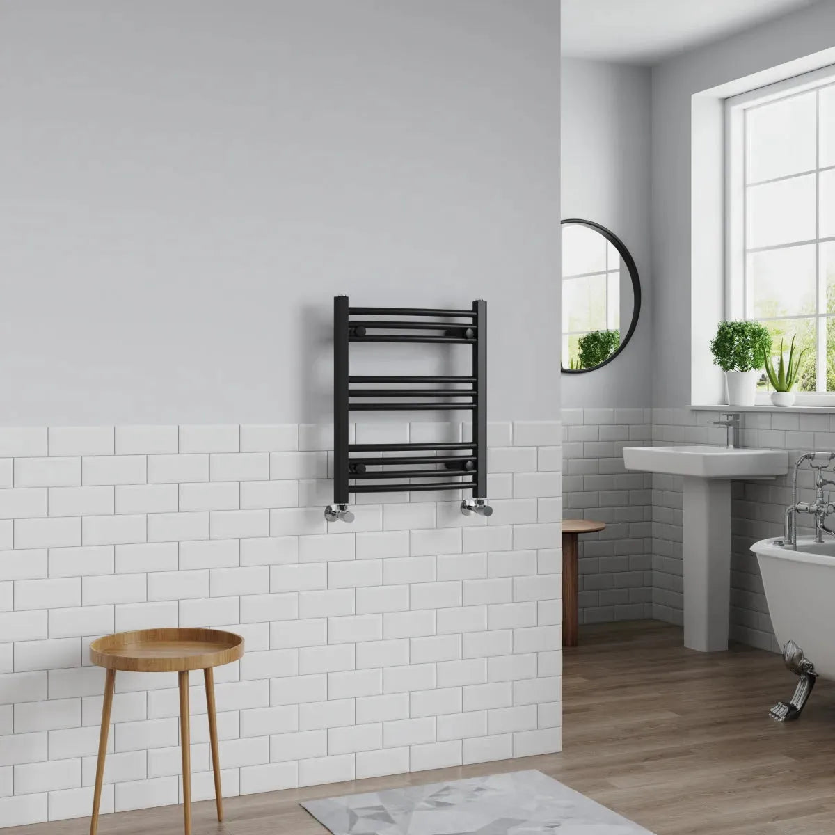 Gela - Curved heated towel rail black